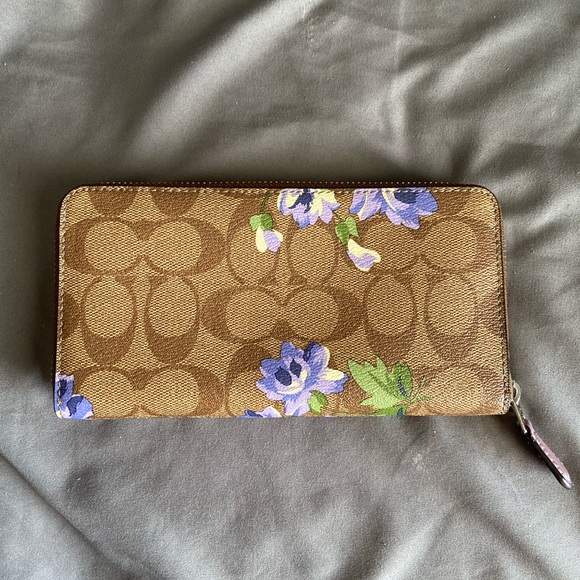 SOLD Coach Floral Long Wallet - Picture 2 of 9